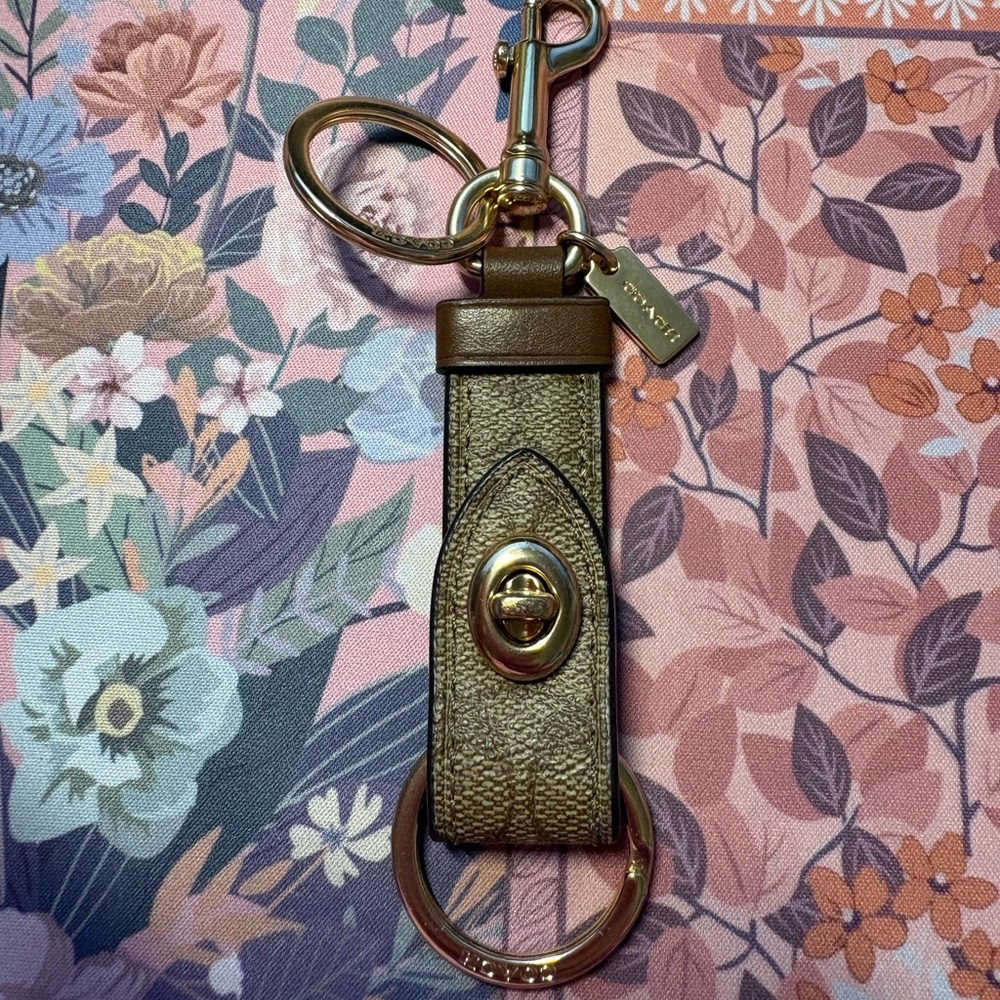 Coach Brown Signature Turnlock Key & Card Holder with Gold Hardware